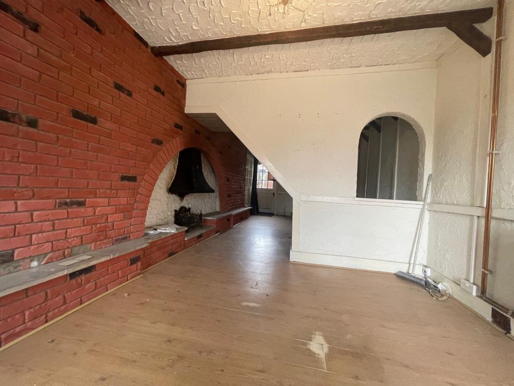 Lot: 20 - MID-TERRACE HOUSE FOR IMPROVEMENT - Through living room 1